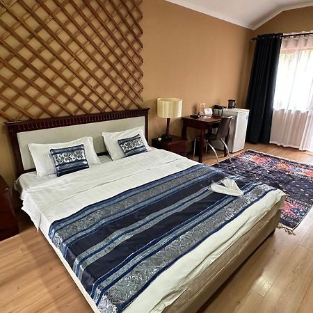 Tian-Shan Hotel Бишкек Екстериор снимка
