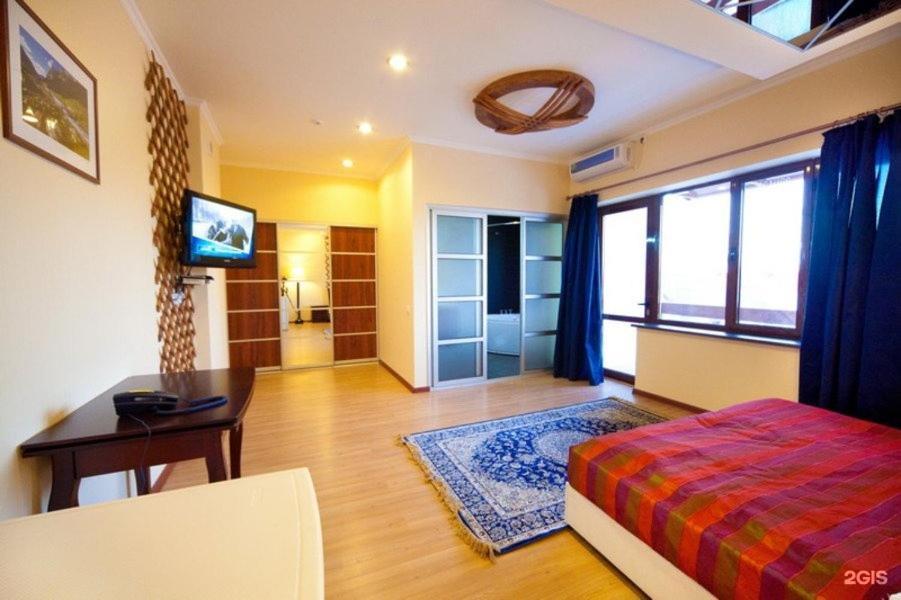 Tian-Shan Hotel Бишкек Екстериор снимка