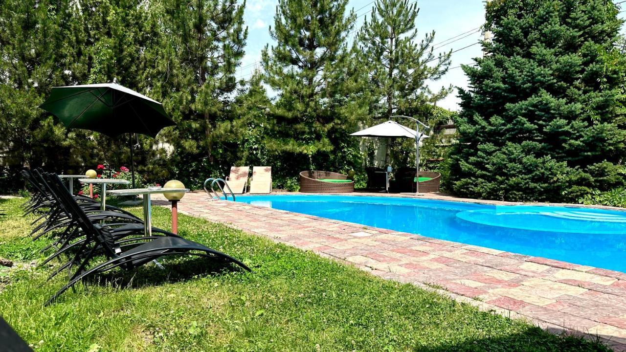 Tian-Shan Hotel Бишкек Екстериор снимка