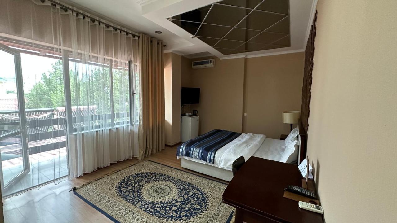Tian-Shan Hotel Бишкек Екстериор снимка
