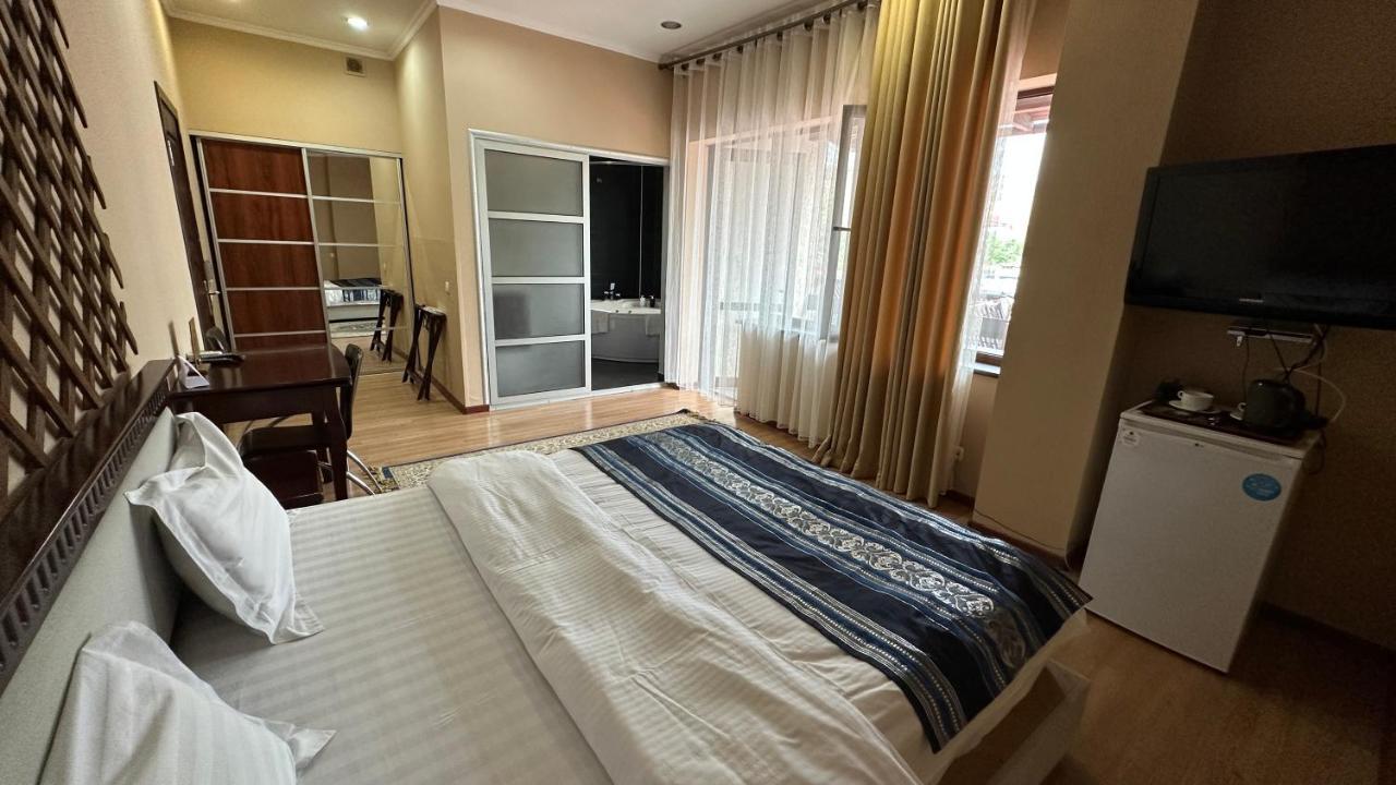 Tian-Shan Hotel Бишкек Екстериор снимка