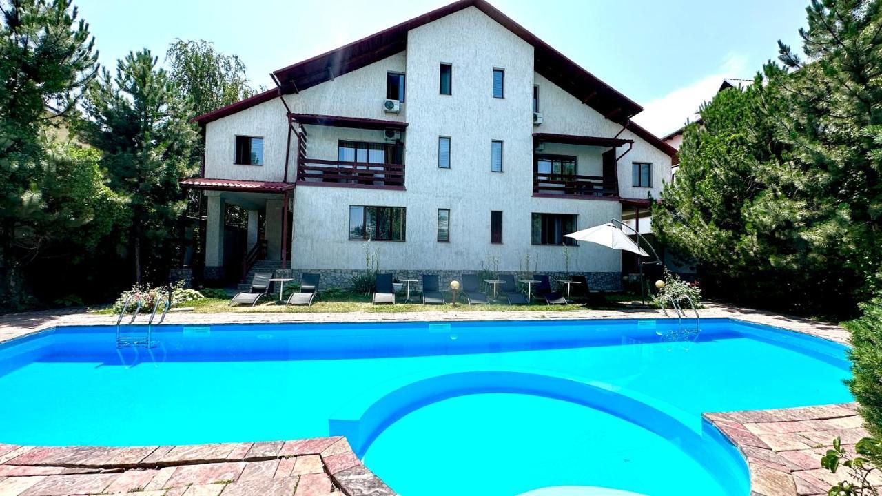 Tian-Shan Hotel Бишкек Екстериор снимка
