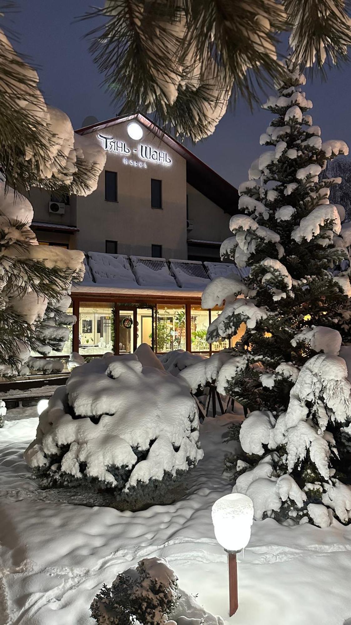 Tian-Shan Hotel Бишкек Екстериор снимка