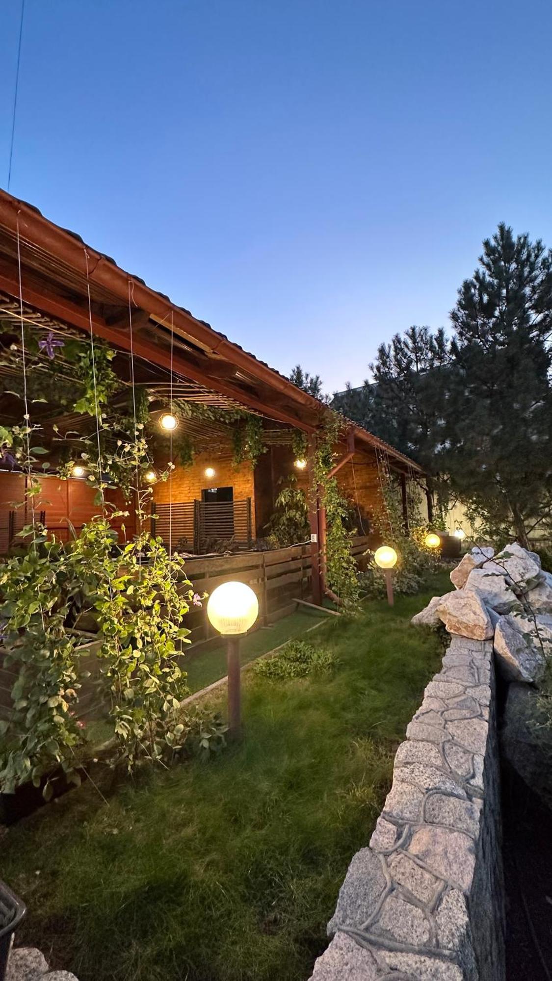 Tian-Shan Hotel Бишкек Екстериор снимка