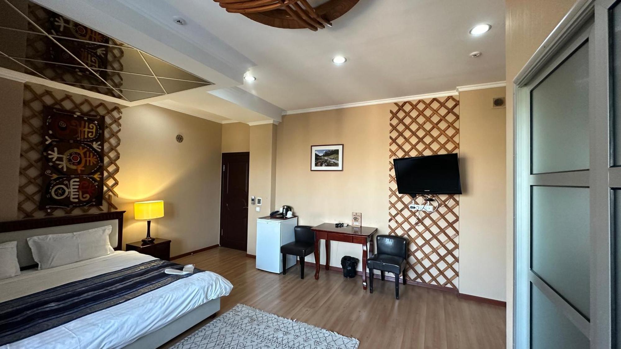 Tian-Shan Hotel Бишкек Екстериор снимка