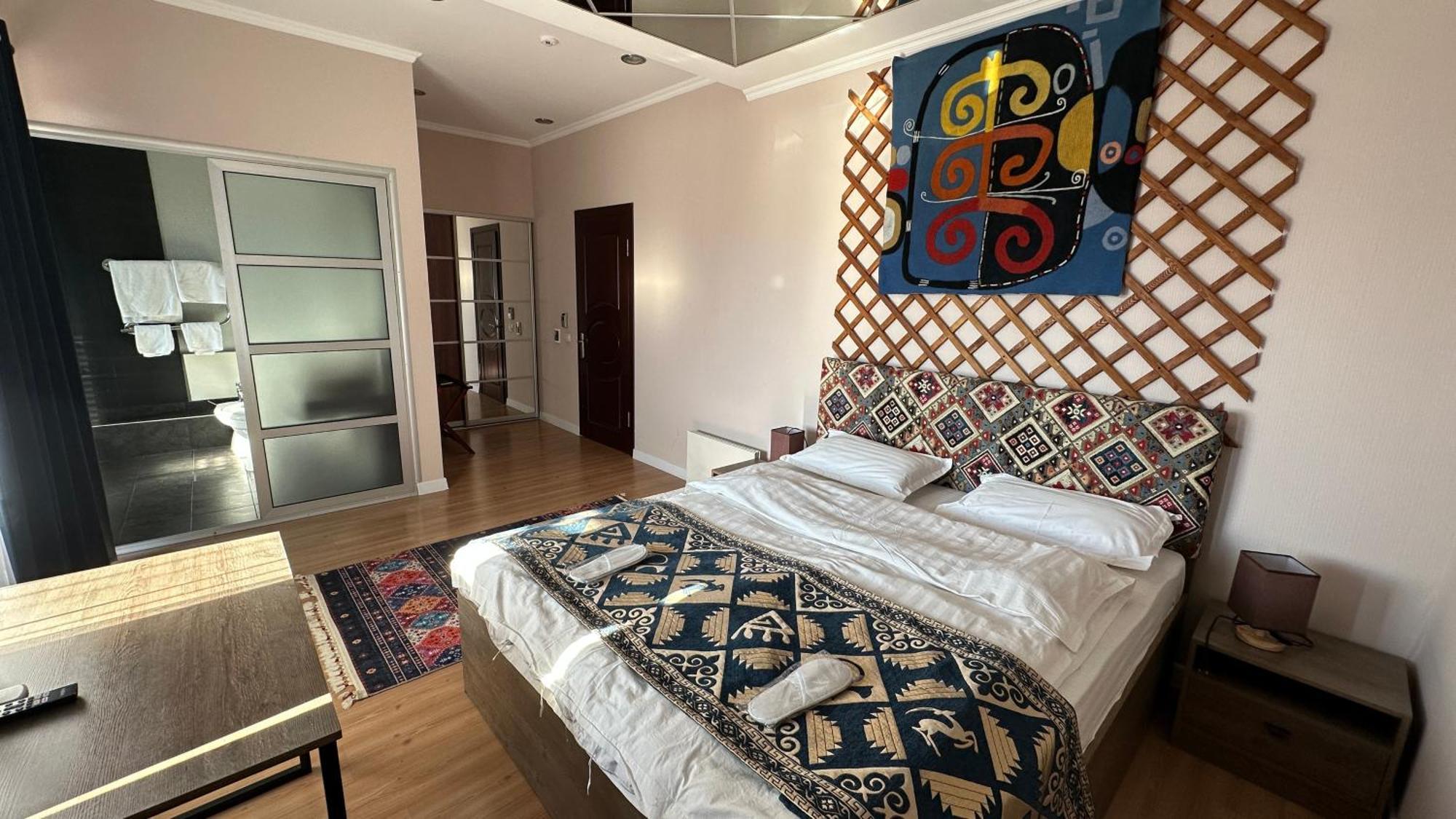Tian-Shan Hotel Бишкек Екстериор снимка