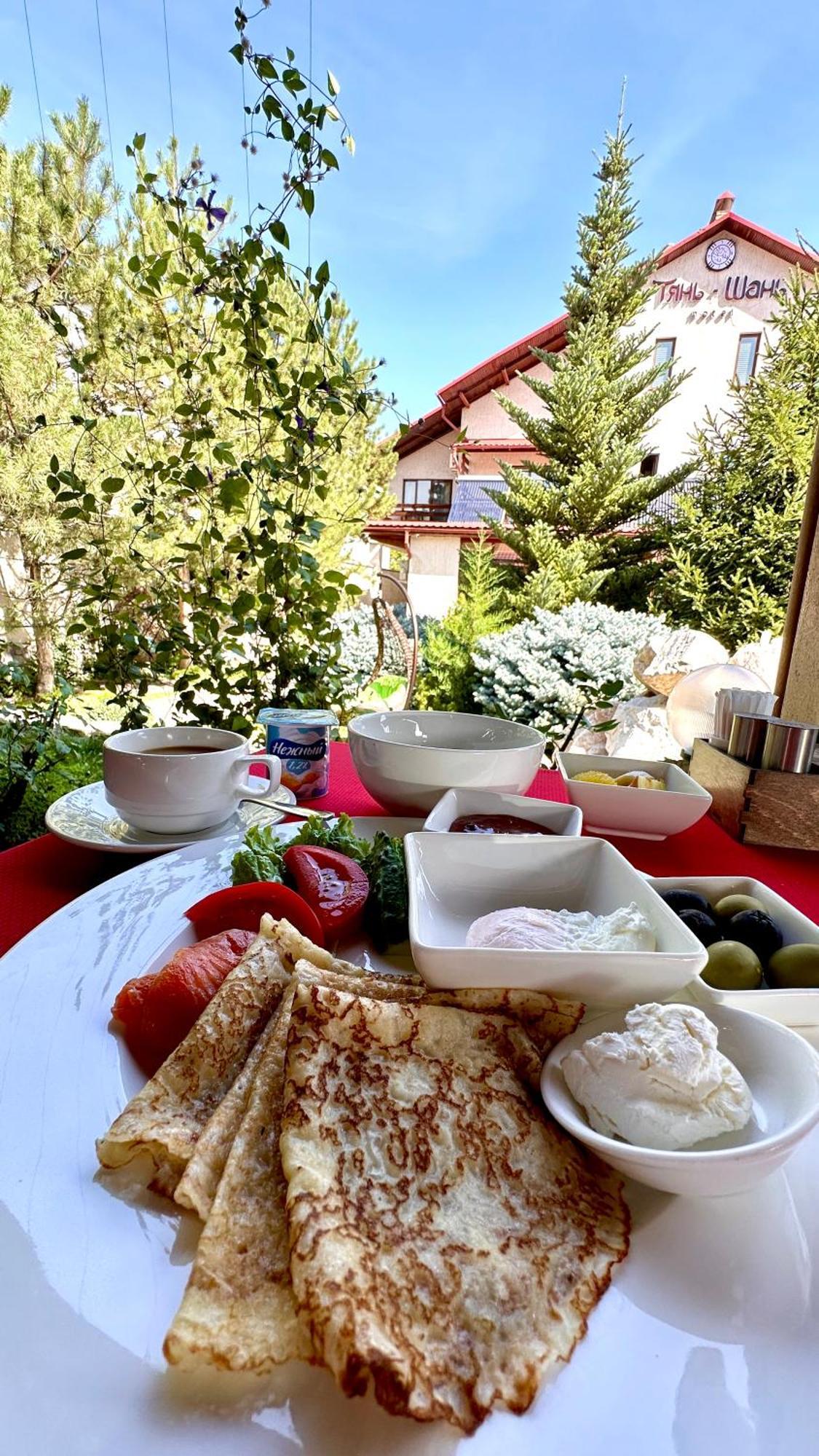 Tian-Shan Hotel Бишкек Екстериор снимка