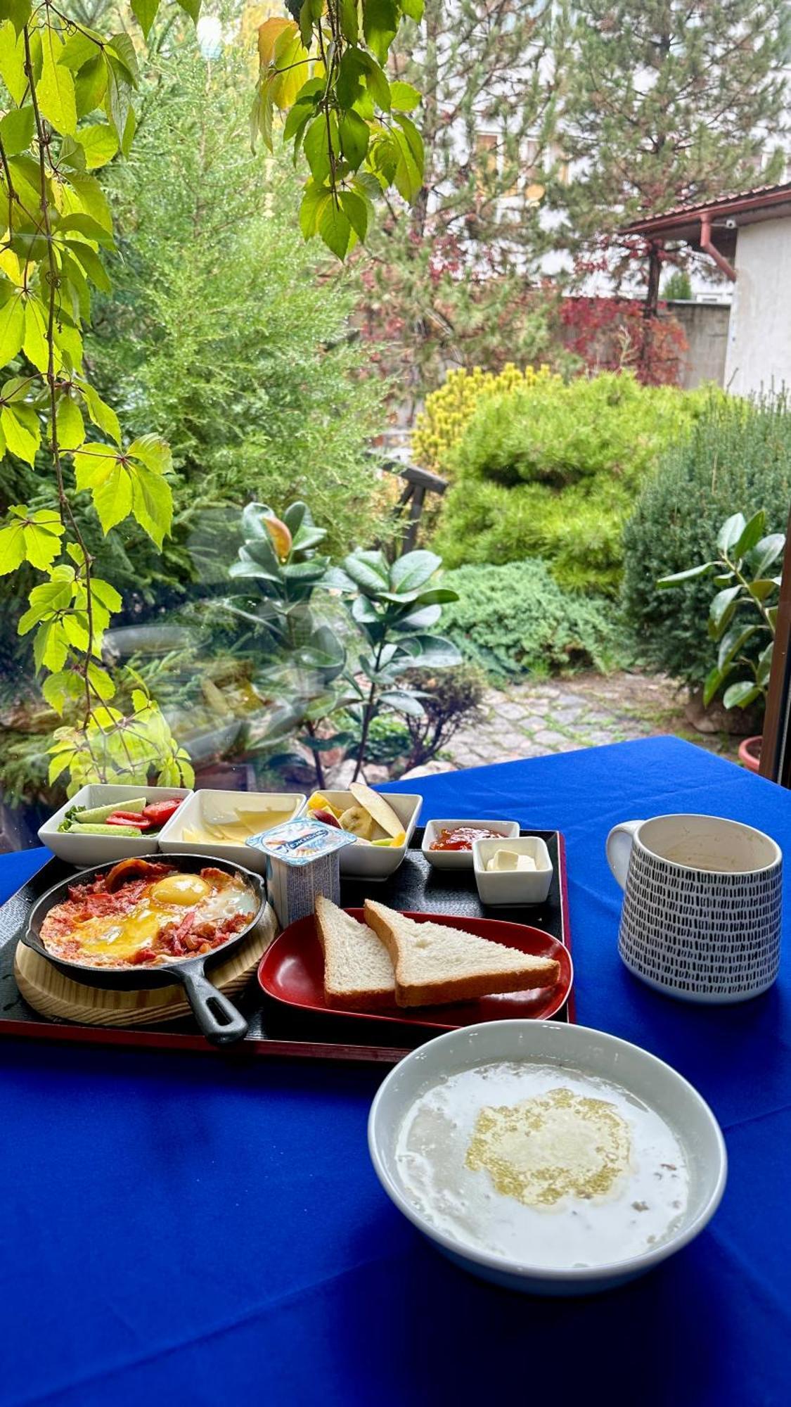 Tian-Shan Hotel Бишкек Екстериор снимка