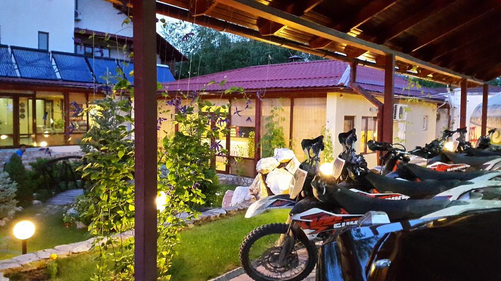 Tian-Shan Hotel Бишкек Екстериор снимка