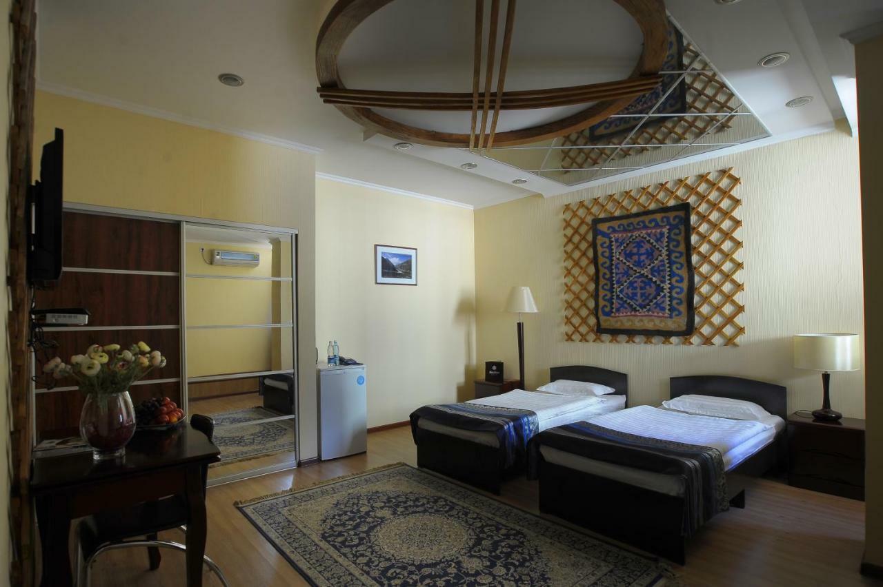Tian-Shan Hotel Бишкек Екстериор снимка