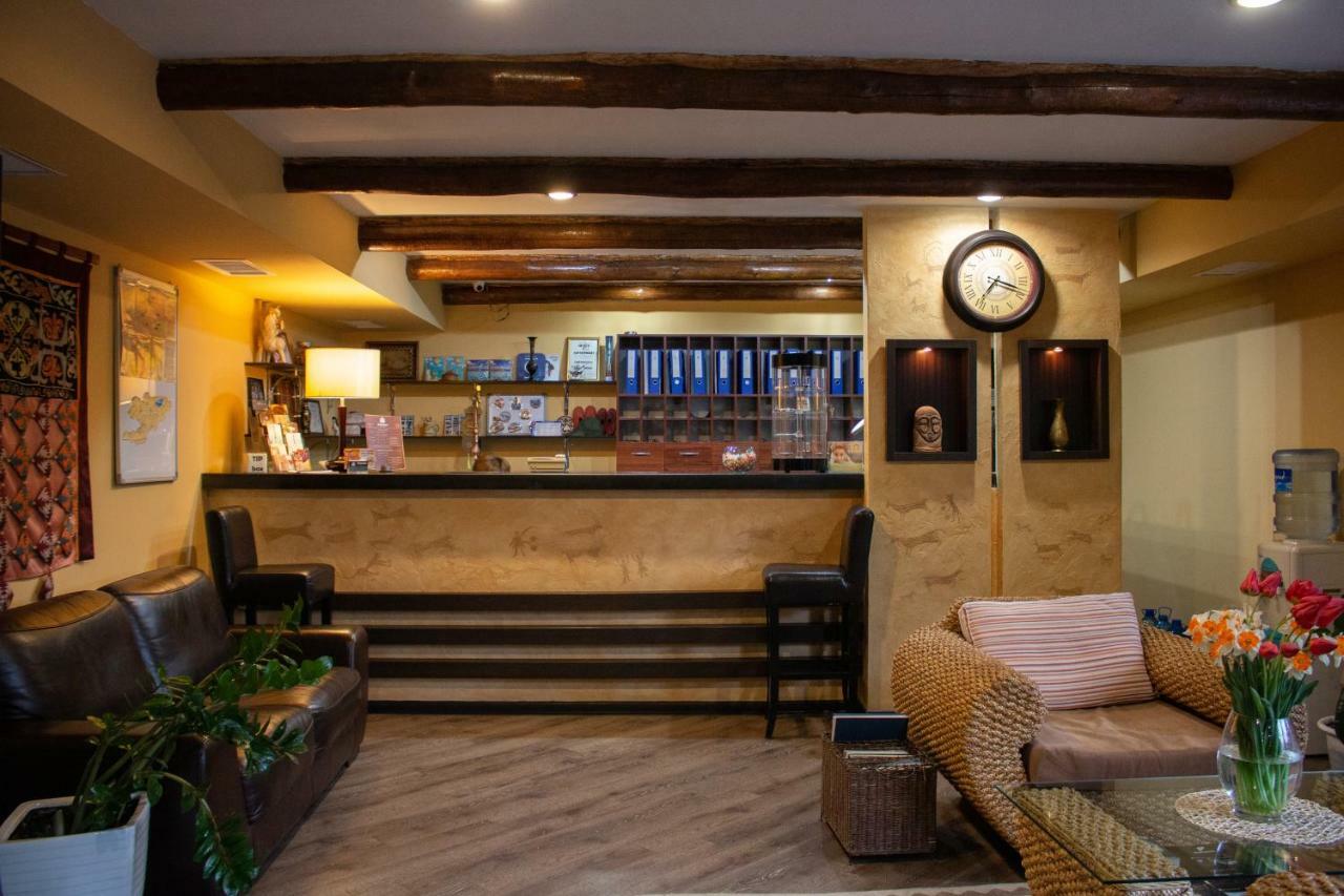 Tian-Shan Hotel Бишкек Екстериор снимка