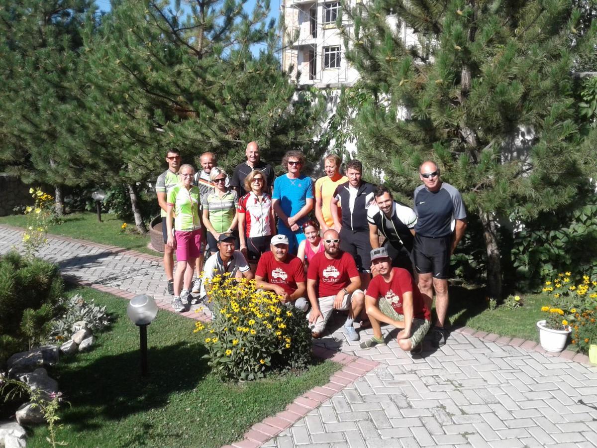Tian-Shan Hotel Бишкек Екстериор снимка