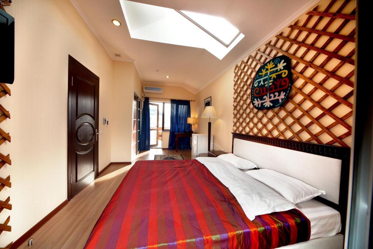 Tian-Shan Hotel Бишкек Екстериор снимка
